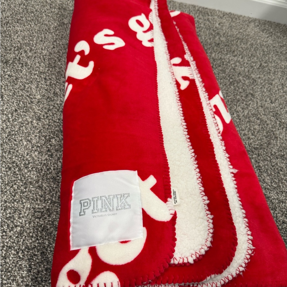 PINK Victoria's Secret Let’s get cozy Plush Throw Blanket